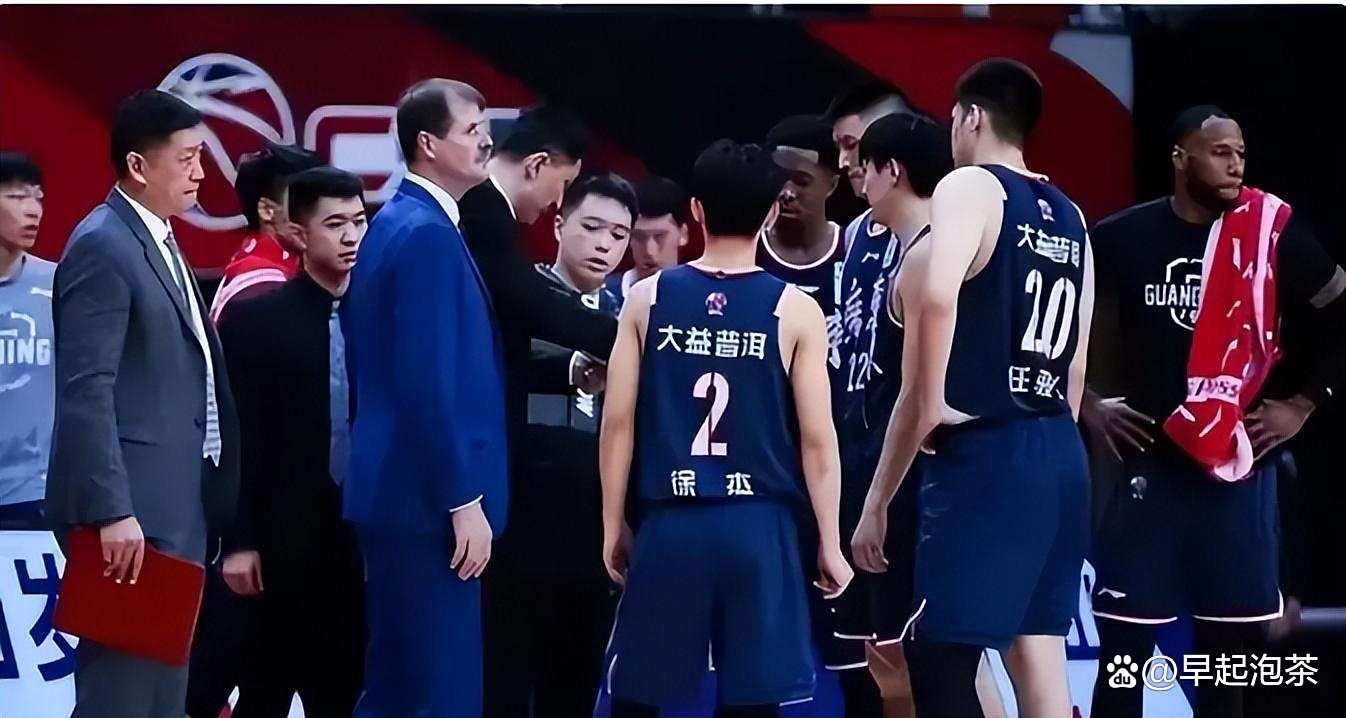 里程碑夜！波特兰开拓者官宣签约，CBA季后赛集结日刷纪录，球迷炸锅，训练强度明显提升的简单介绍