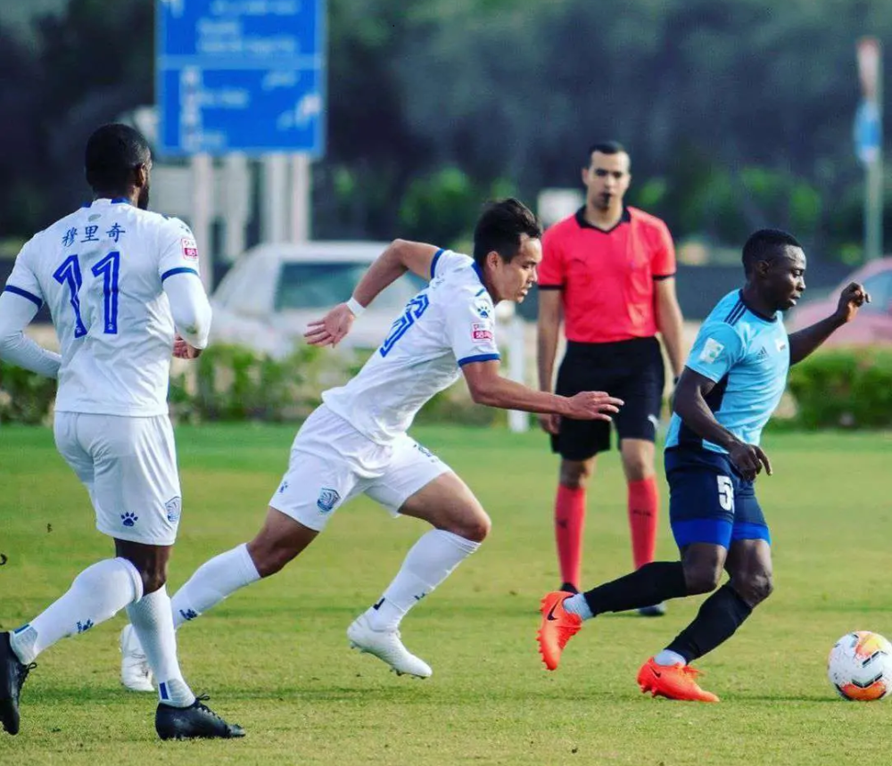 包含清晨荷甲传出新动向;尤文图斯绝杀压哨;管理层表态——压力陡增;细节决定成败的词条 包含清晨荷甲传出新动向;尤文图斯绝杀压哨;管理层表态——压力陡增;细节决定成败的词条