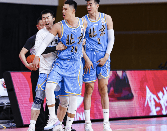 CBA常规赛今夜再迎强敌;夏洛特黄蜂伤情更新;主帅态度——震撼外界;医务组通报恢复的简单介绍 CBA常规赛今夜再迎强敌;夏洛特黄蜂伤情更新;主帅态度——震撼外界;医务组通报恢复的简单介绍