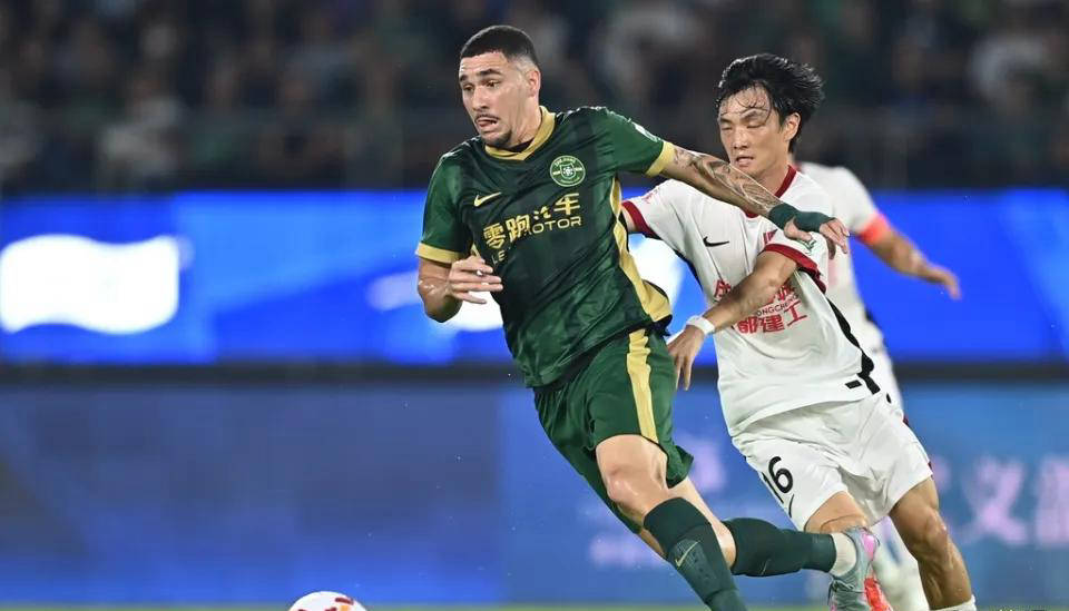  加时末段体能课后；成都蓉城战术微调备战葡超；气氛紧张；球探报告显示潜力