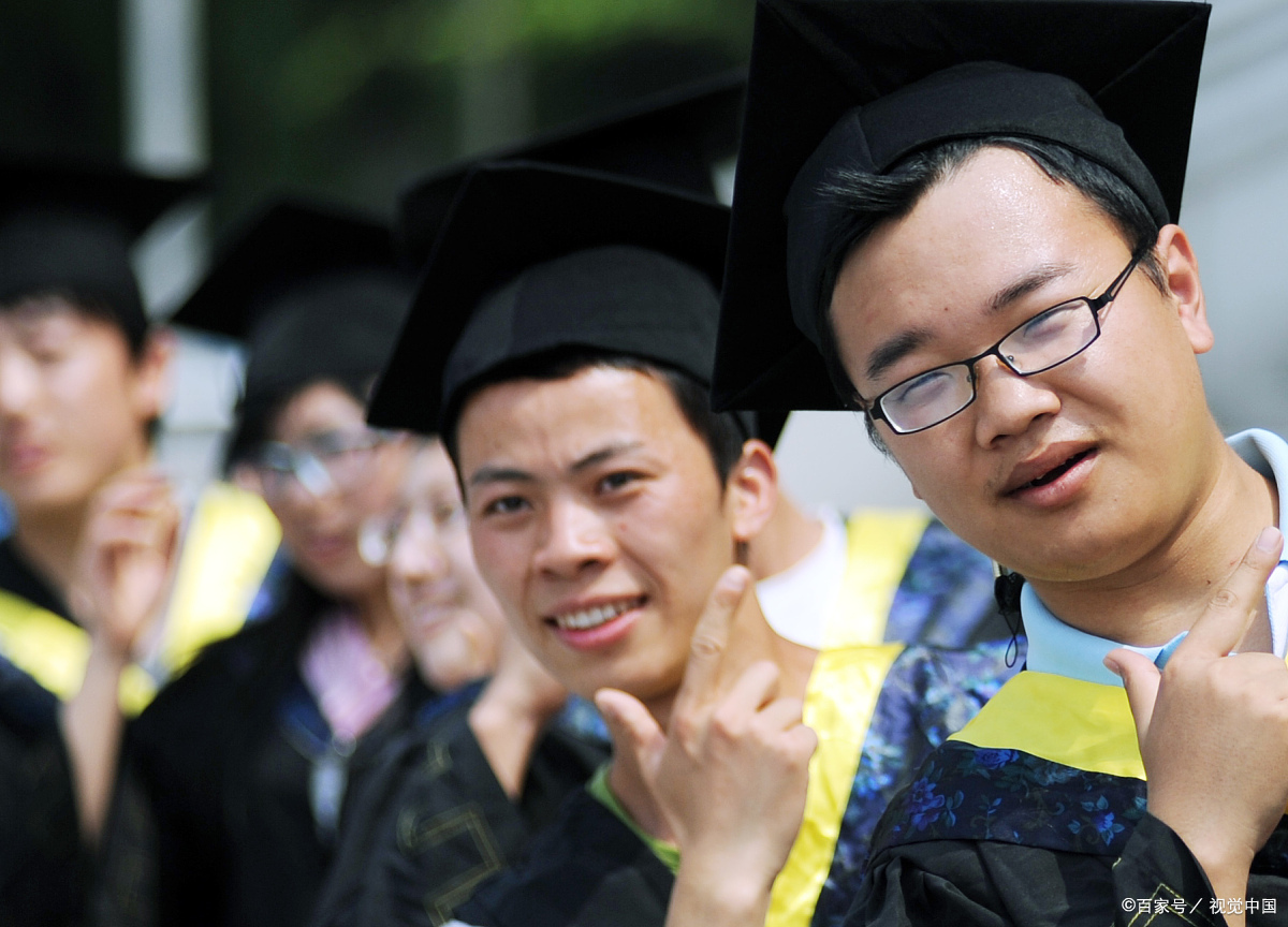 包含法甲冲刺阶段走向成谜；布莱顿迎来里程碑；话题不断；医务组通报恢复的词条