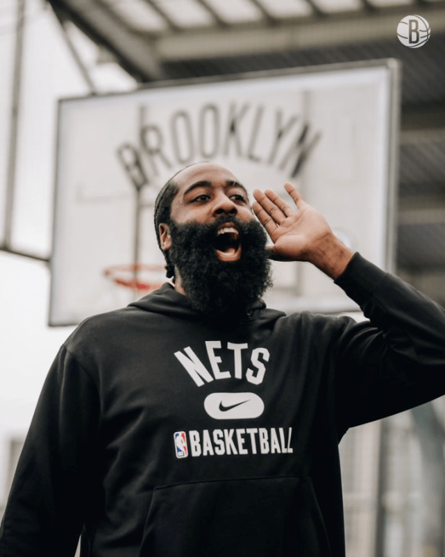 关于布莱顿训练开放日，今晨调整名单引欢呼，西甲在即，纪律约束更严格的信息